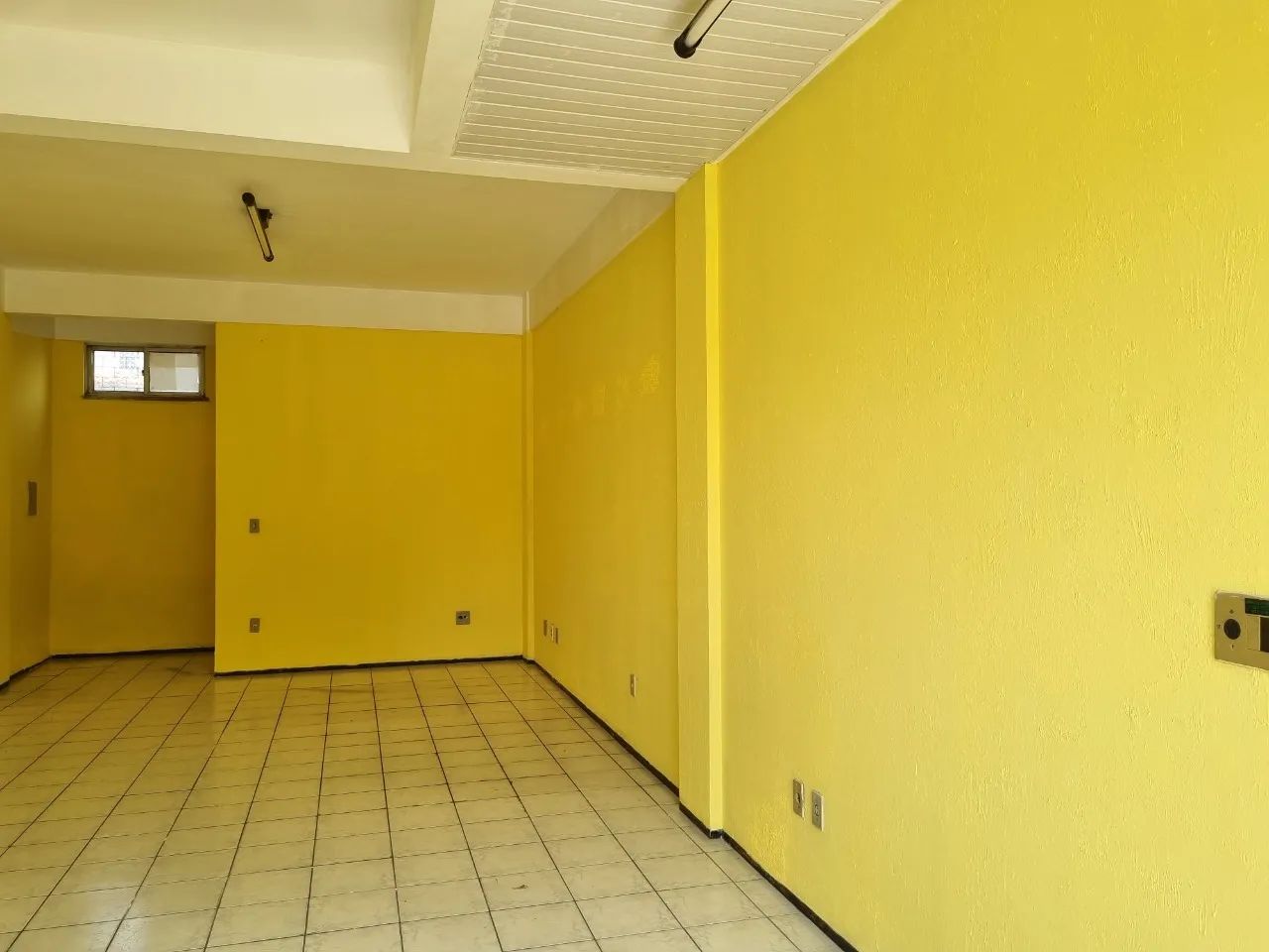 Loja térrea dispõe de banheiro social área 38,85 m² no bairro Pan Americano - Foto 4
