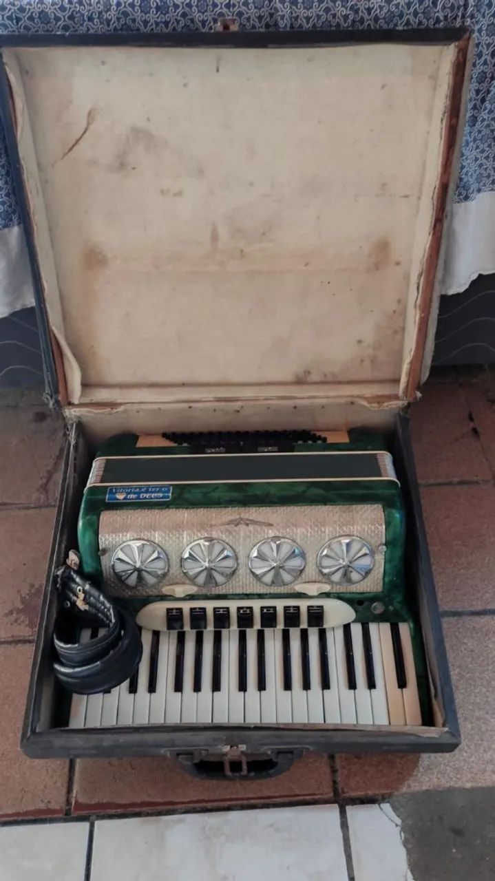 Acordeon Universal 80 Baixos