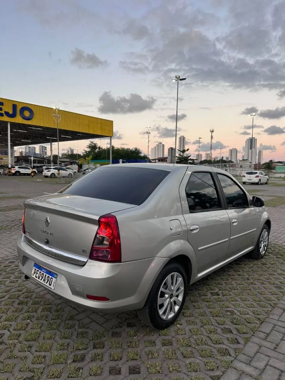 Renault Logan Expression Hi-flex 1.6 8V 4P 2012