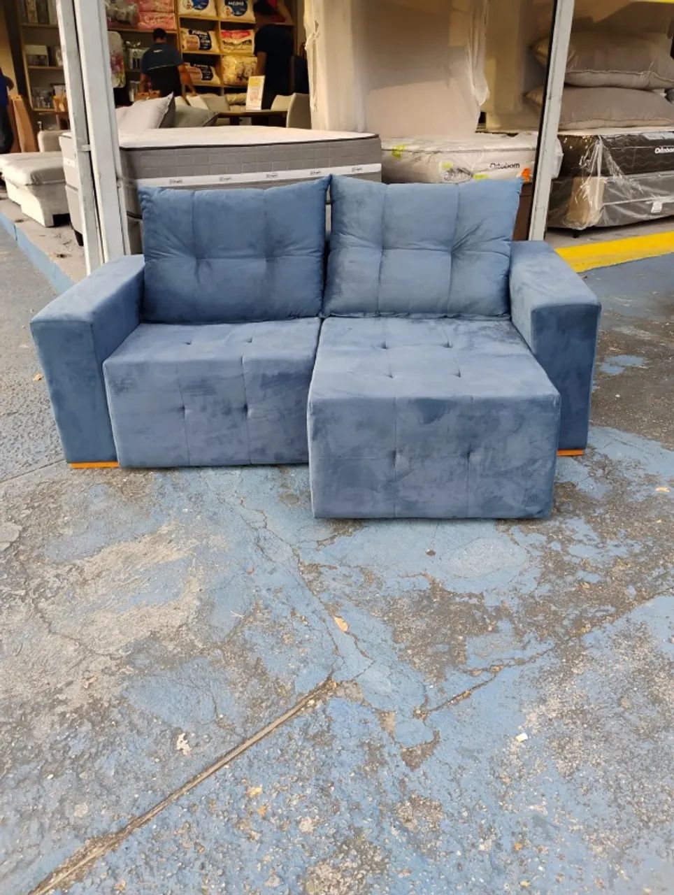 Sofá retrátil suede azul marinho 3 lugares - Foto 2