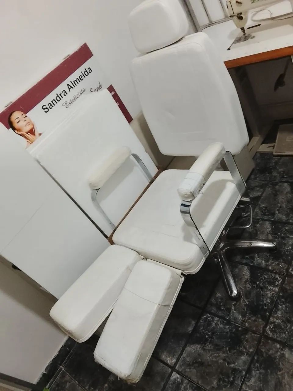 Cadeira de podologia, muito boa .