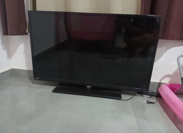 TV LED 42 Polegadas SEMP (com linhas) - Foto 2