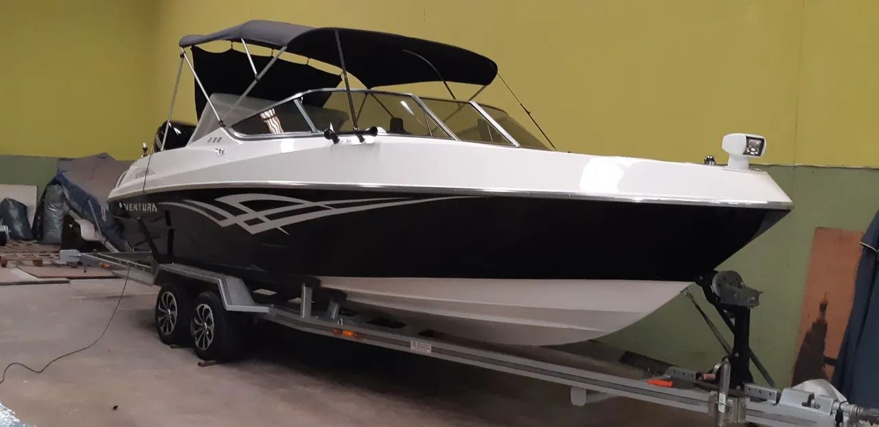 Lancha ventura 230