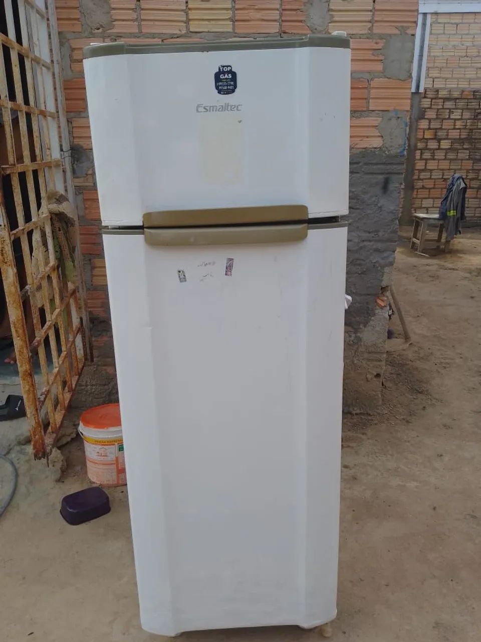 Geladeira funcionando normalmente usada 