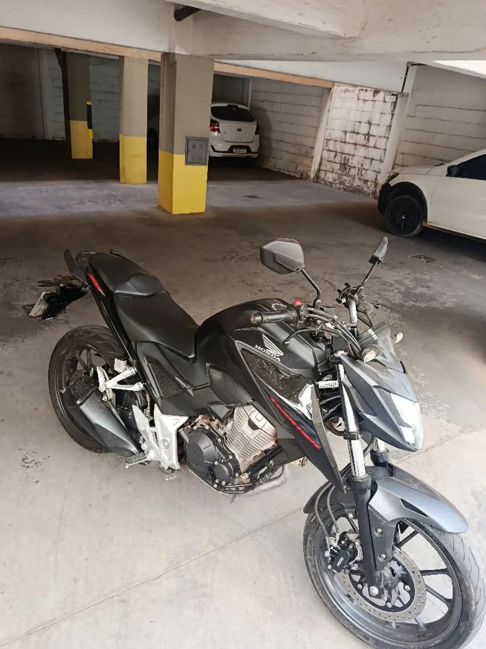 CB300 F  - Foto 4
