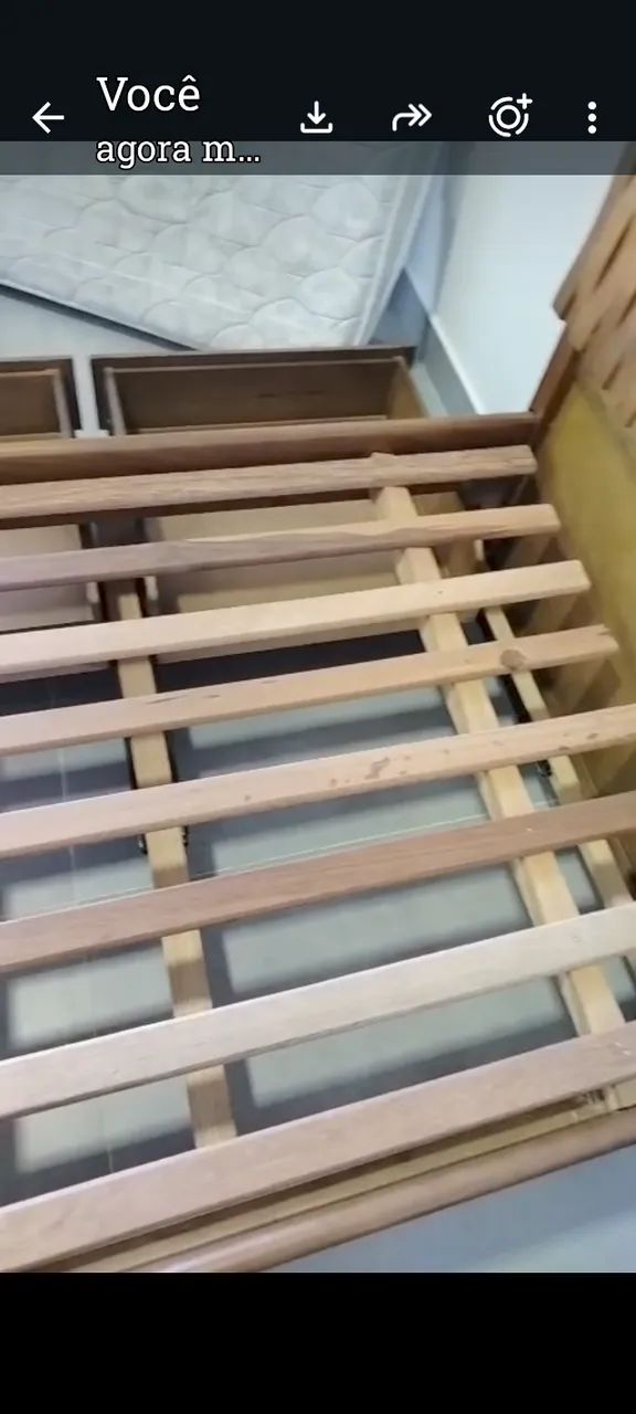 Cama de Madeira com 3 gavetas, com cabeceira talhada, ótimo estado. - Foto 3