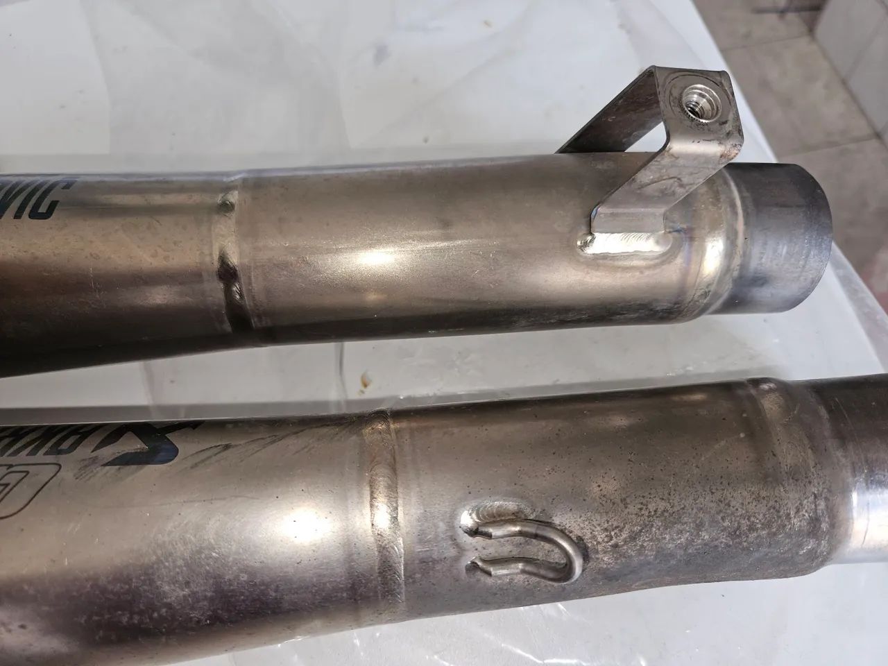 Akrapovic duas cornetas  - Foto 2