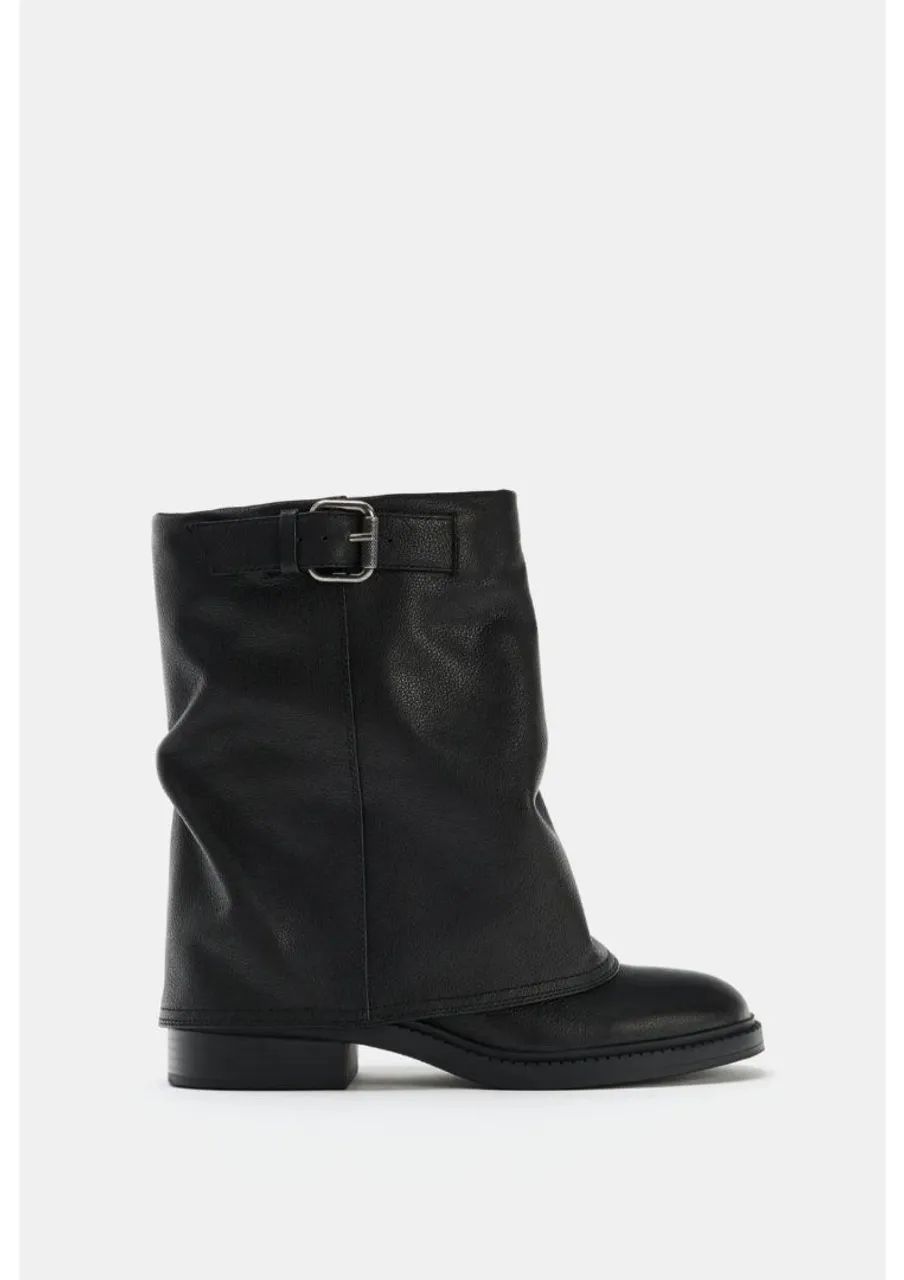 Ankle Boot De Couro com Fivela ZARA 
