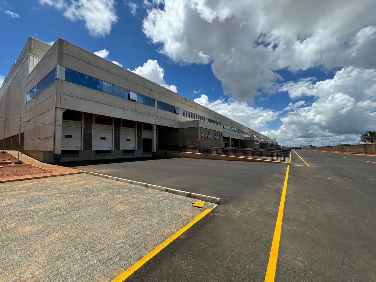Condomínio para locação em Uberlândia com 1.968m² - Foto 4