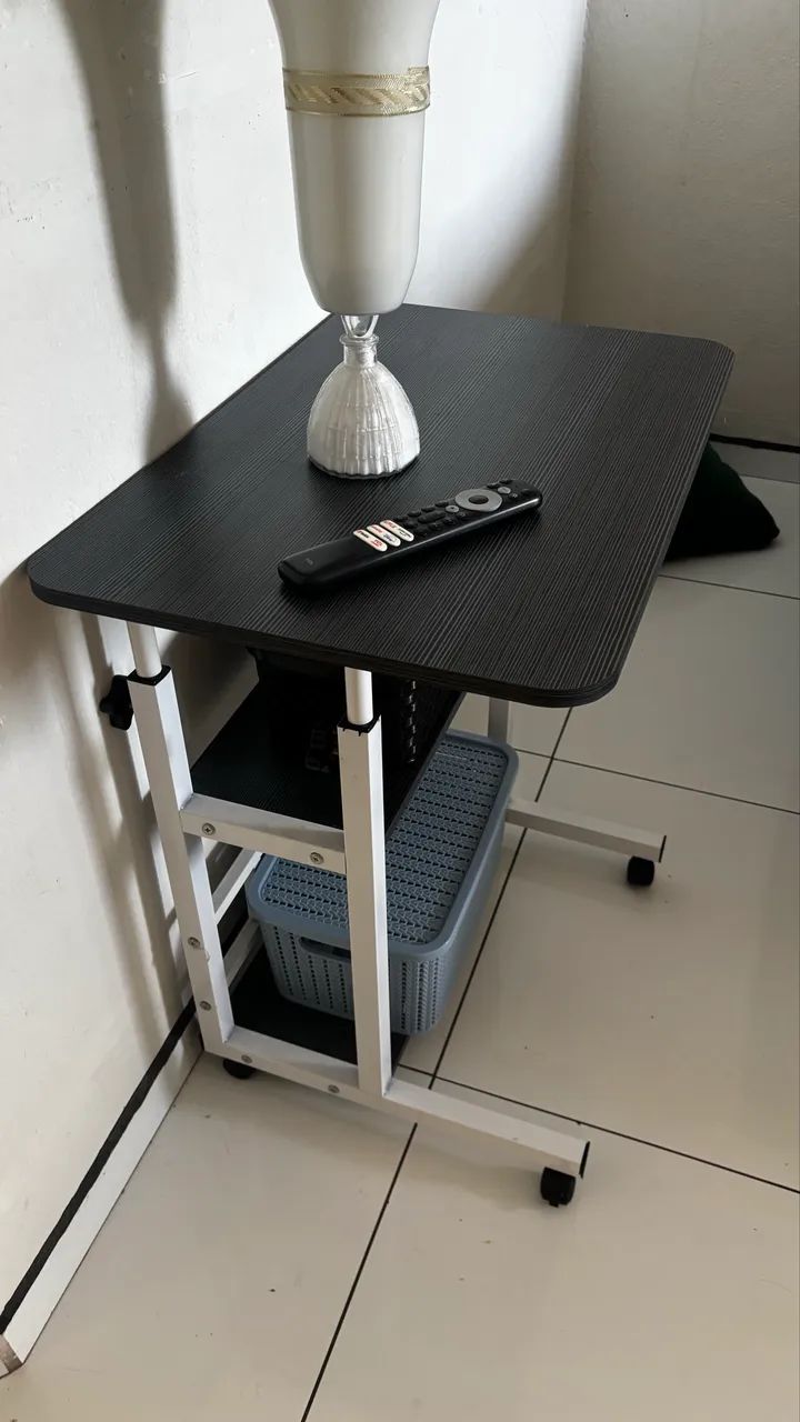 Mesa para Notebook com Rodízios e Regulagem de Altura - - Foto 4