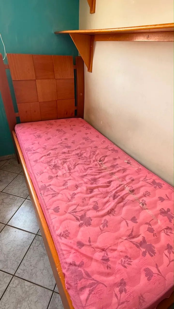 Cama de solteiro de madeira já com colchão - Foto 4