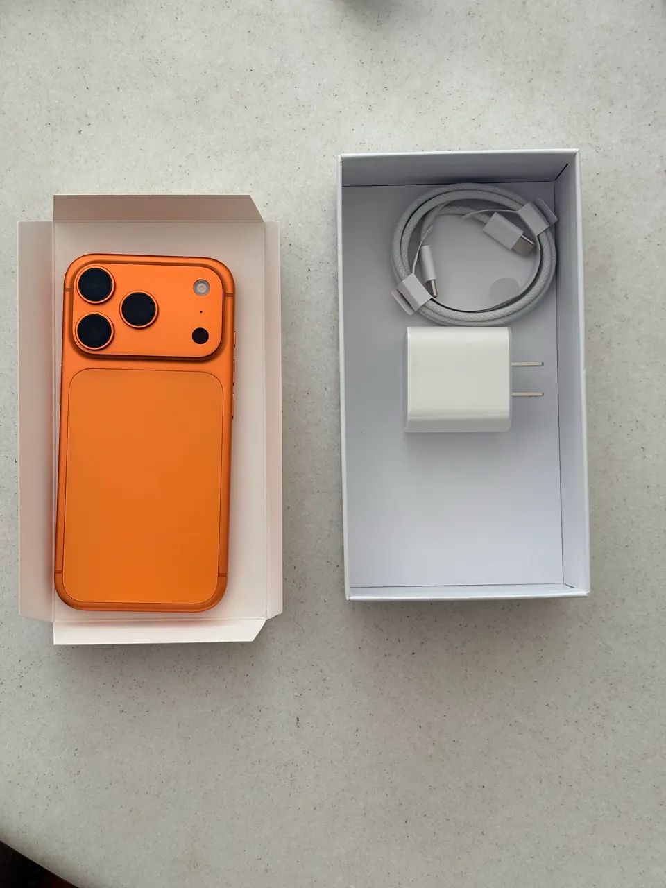 iPhone 17 Pro 256 Gb com carregador e cabo - Foto 4