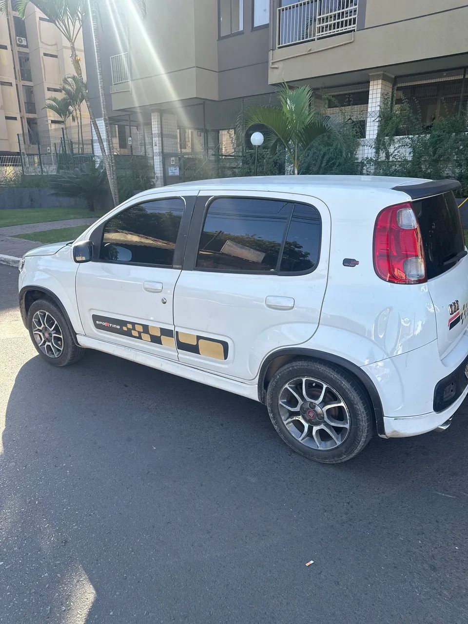 Fiat Uno Sporting 1.4 EVO Fire Flex 8V 4P 2012 - Foto 2