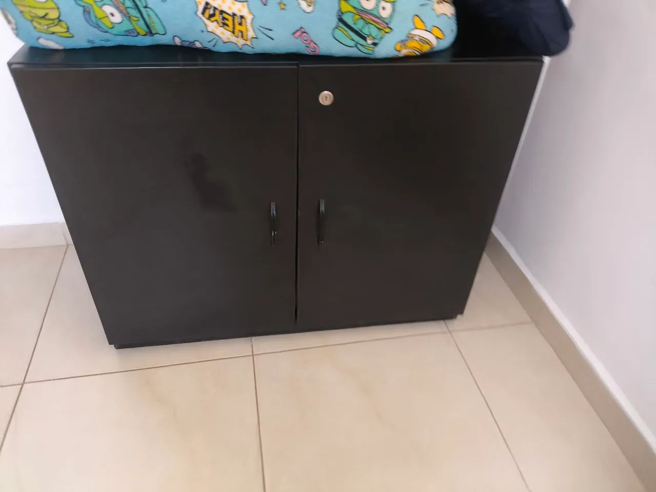 Armário preto 2 portas 