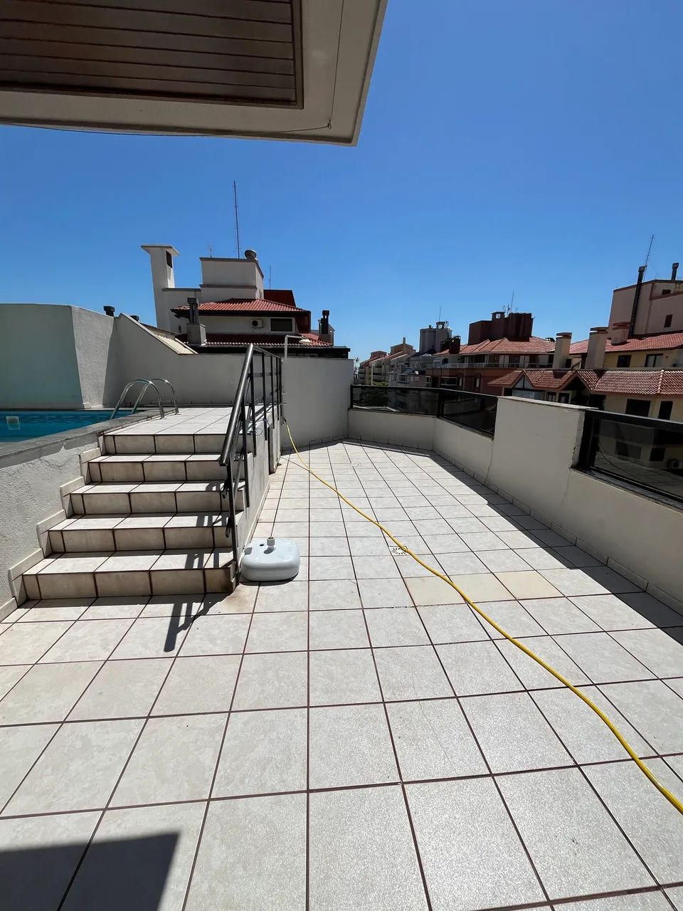 Alugo cobertura com piscina mobiliada de 3 quartos em Jurerê open shopping  - Foto 4