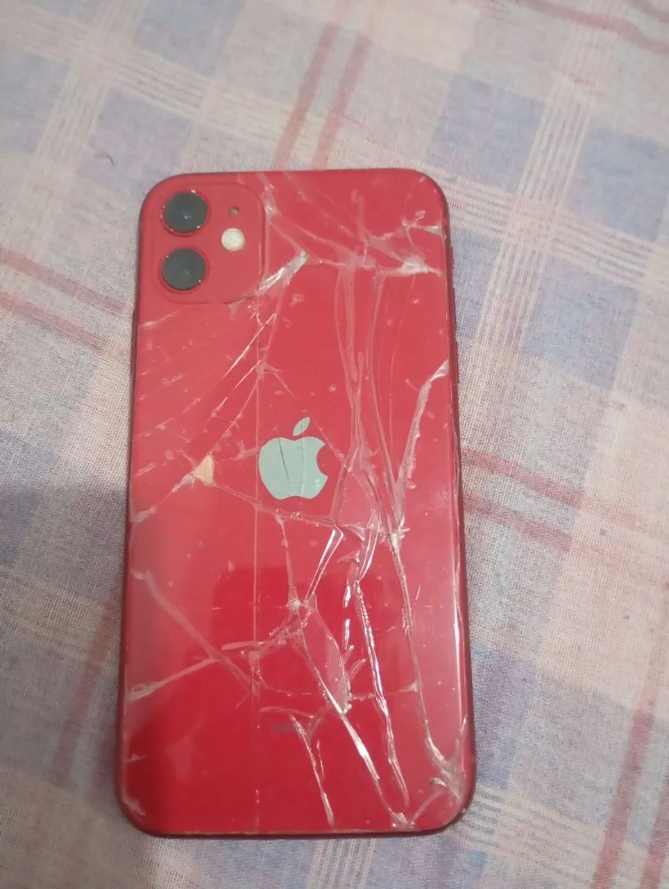 iPhone 11 red  - Foto 2