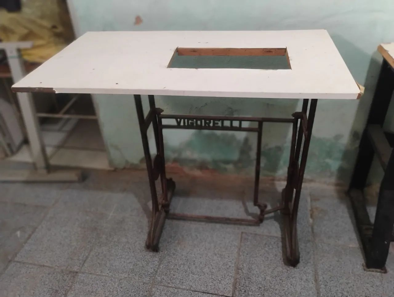 Masa para máquina pernas de ferro ,250,00