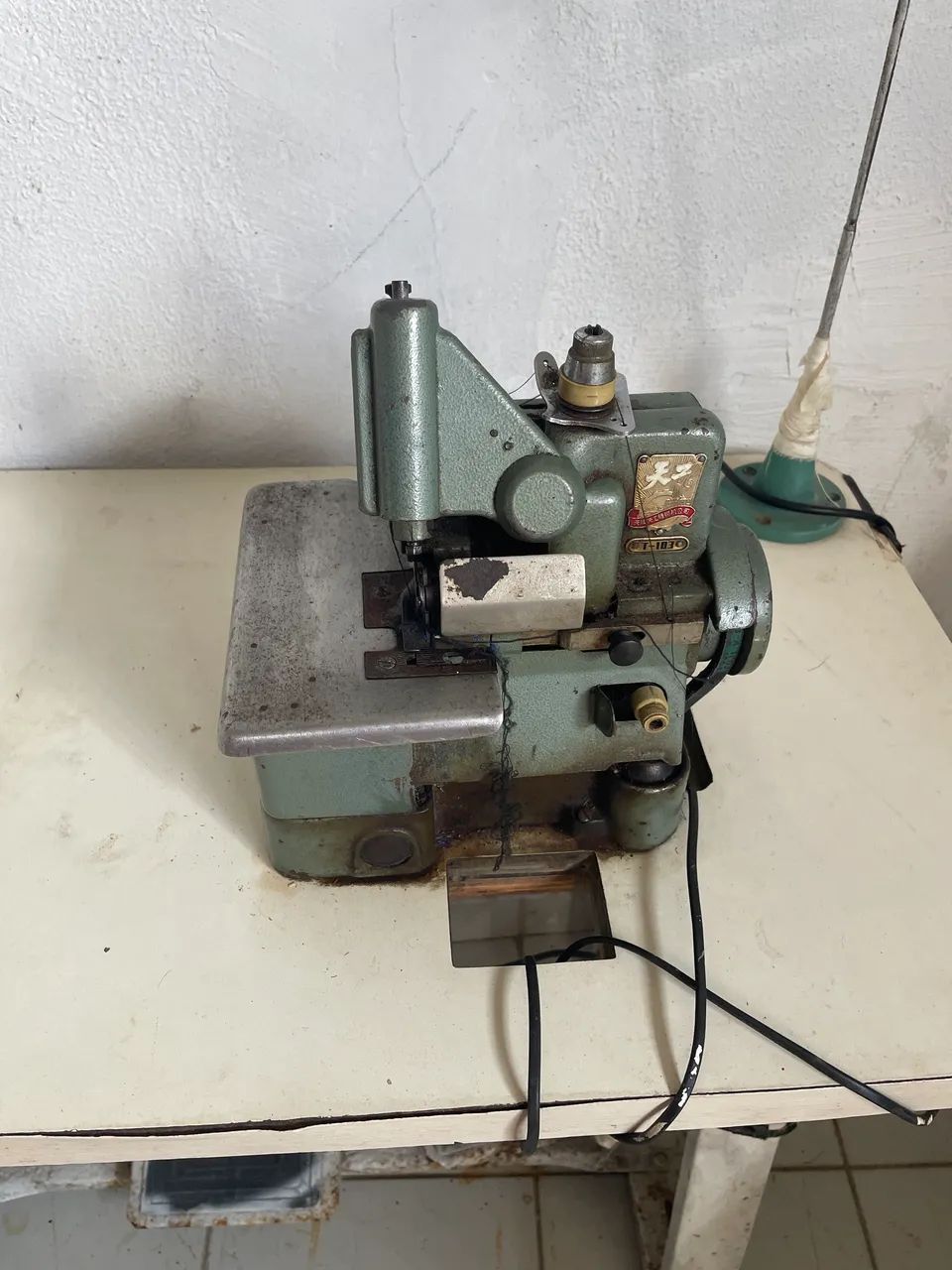 Máquina overloque 