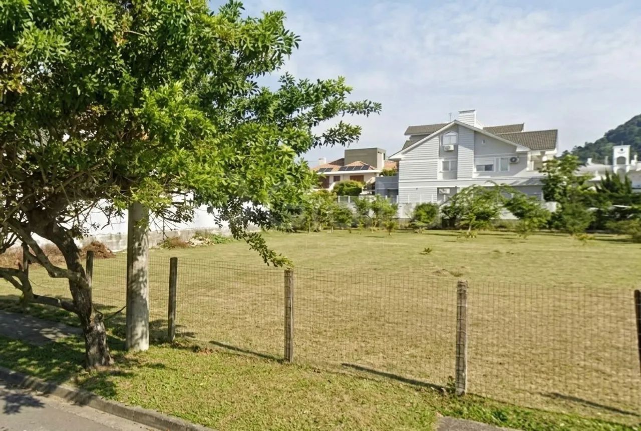 Terreno de 646,00m² em Jurere