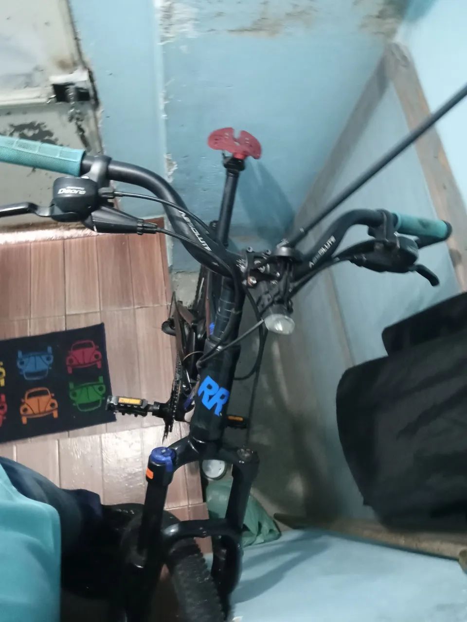 Bicicleta com amortecedor Rockrider 6.3 Full suspension a pintura imita fibra de carbono  - Foto 3