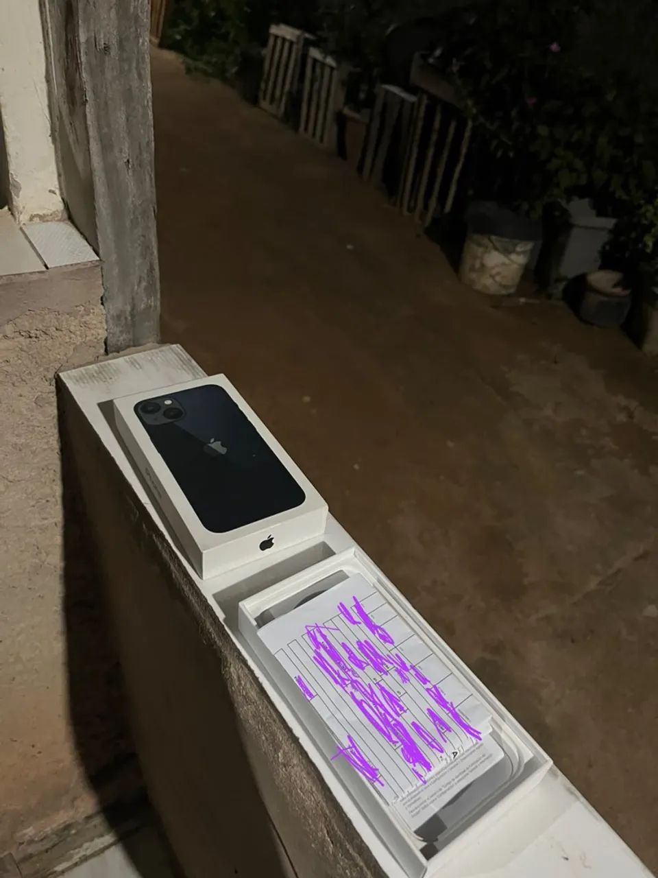 iPhone 13 na caixa