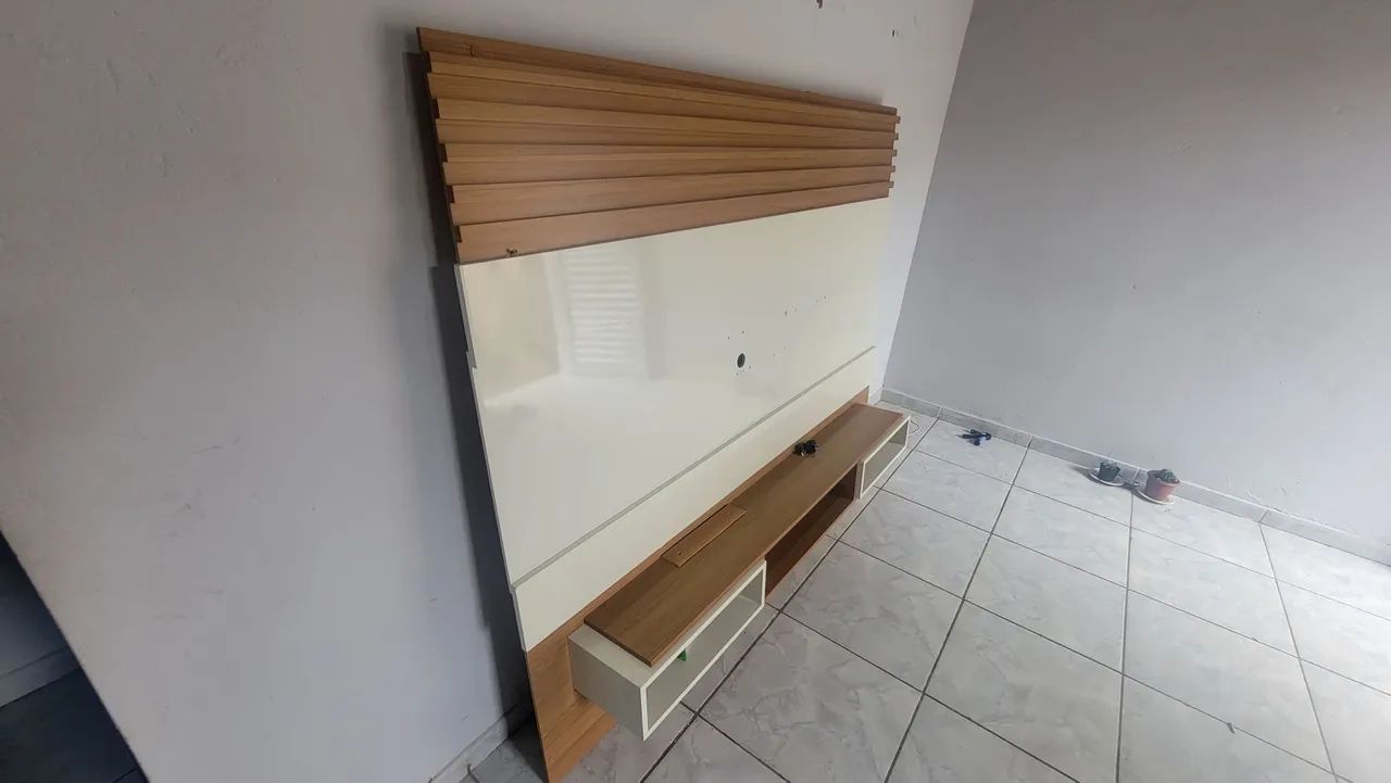 Painel de TV Moderno com Rack - Amadeirado e Off-White - Foto 4
