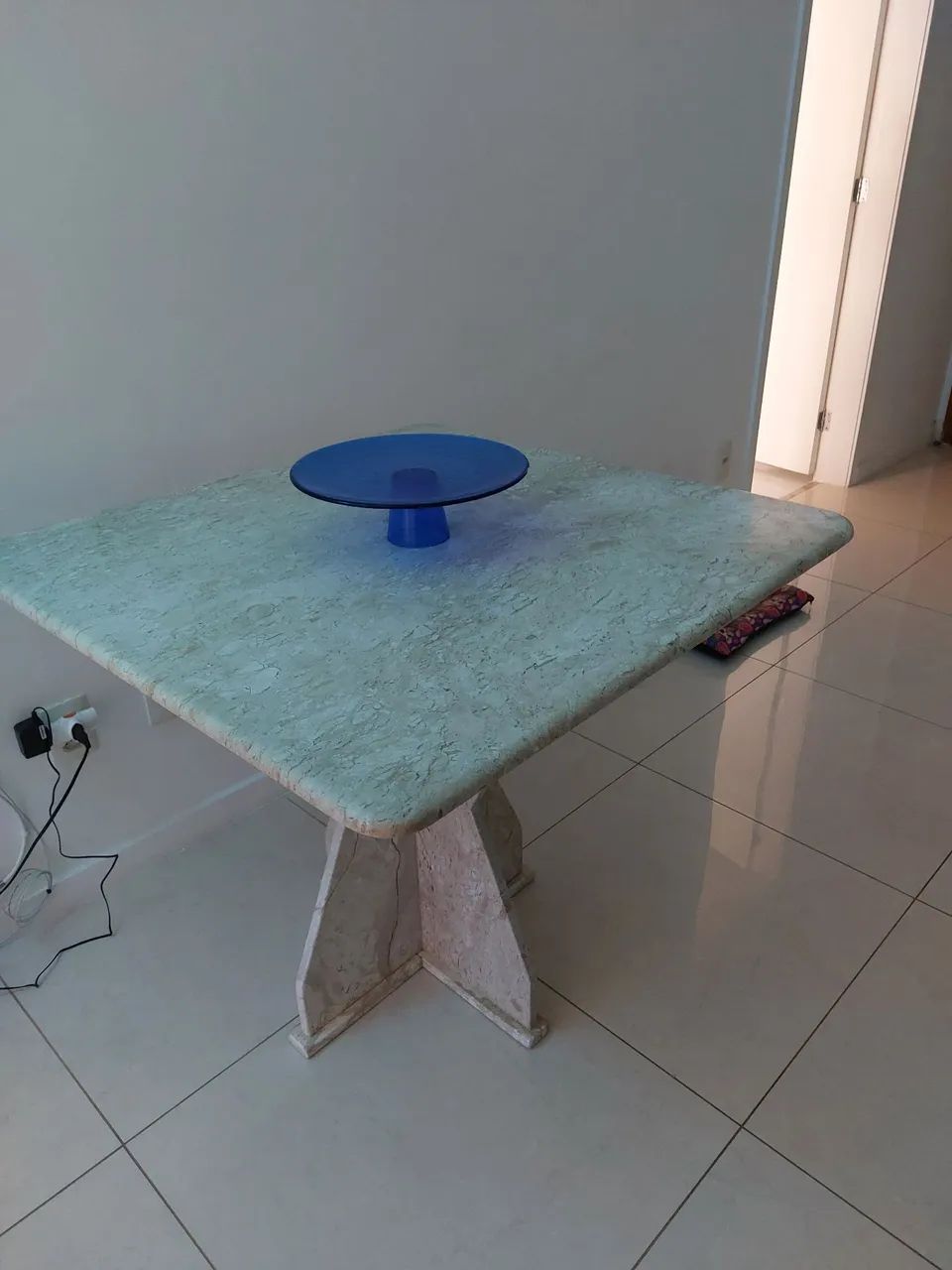 VENDO MESA TODA EM MÁRMORE! - Foto 2