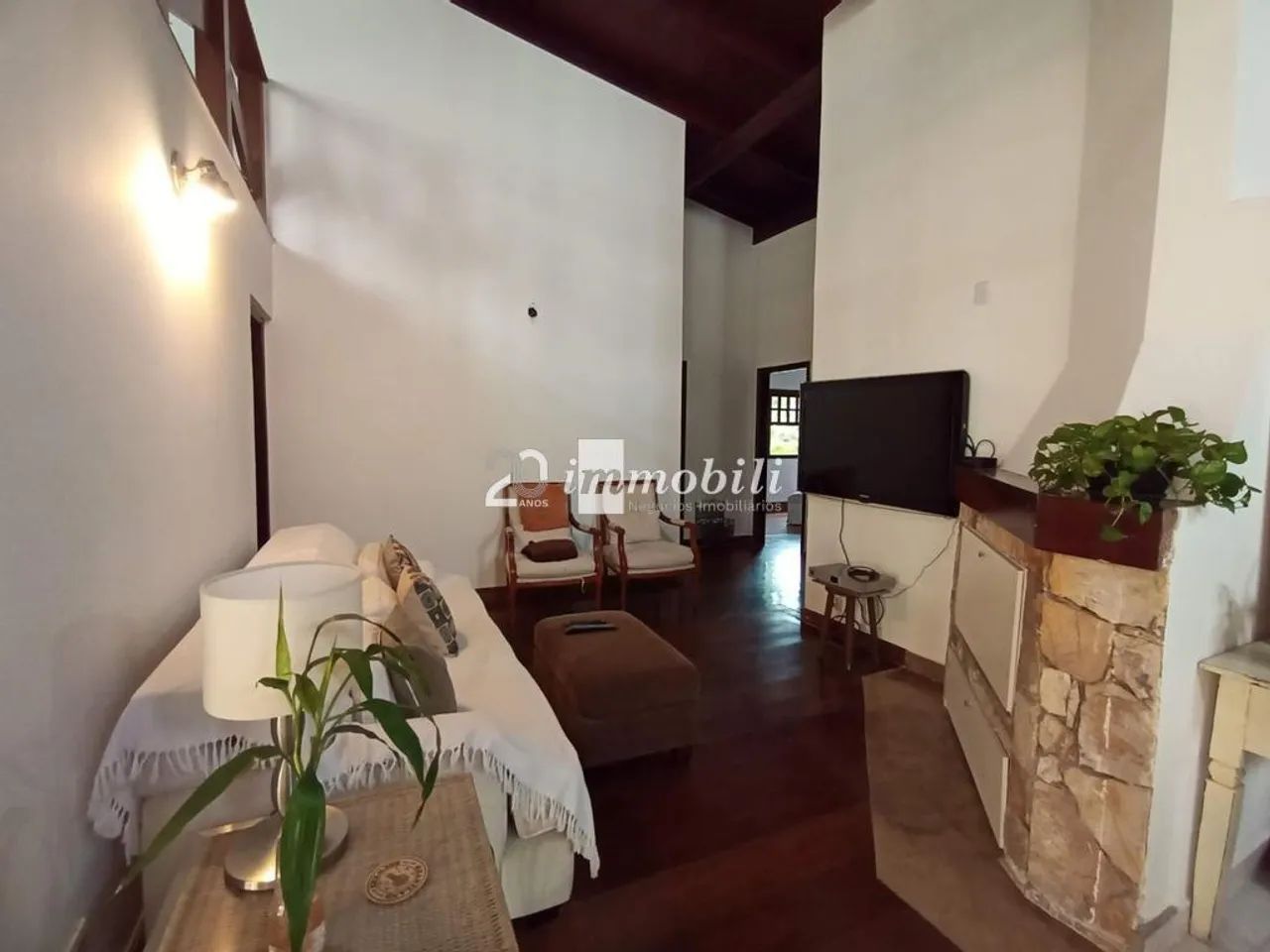 Casa à venda e para alugar em Cotia, Granja Viana, com 3 suítes, com 480 m² - Foto 2