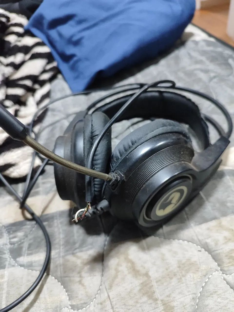 2 fones de ouvido (Hyper x e paralelo) com defeitos - Foto 2