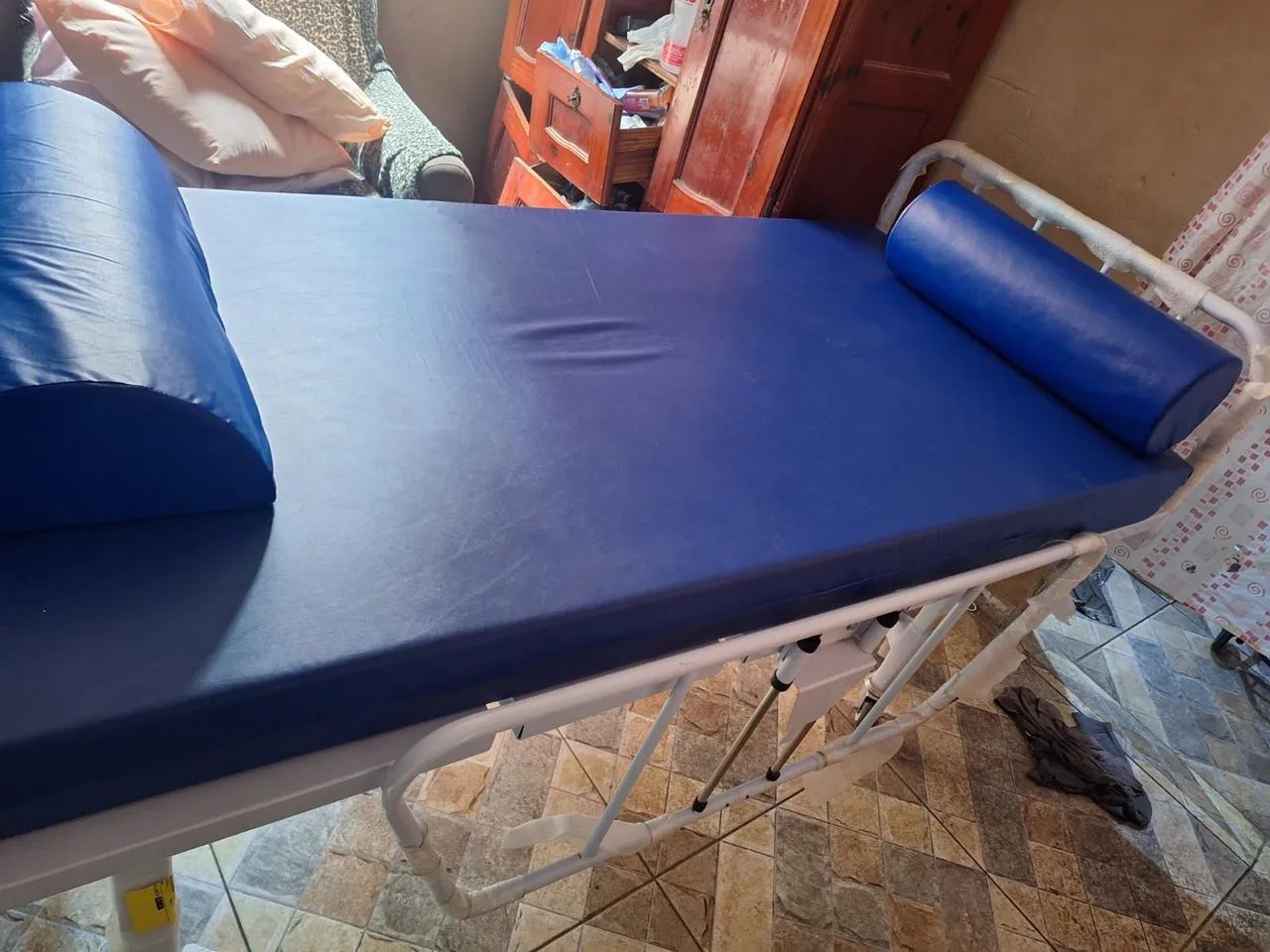 Vendo cama para pessoas acamadas - Foto 2