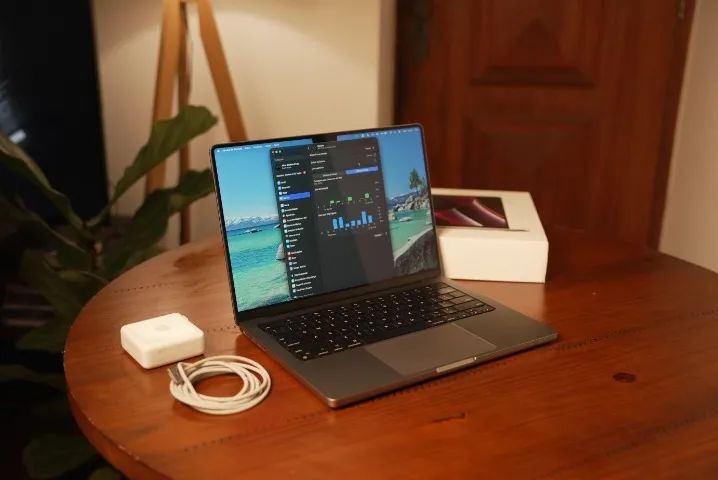 MacBook Pro 14
