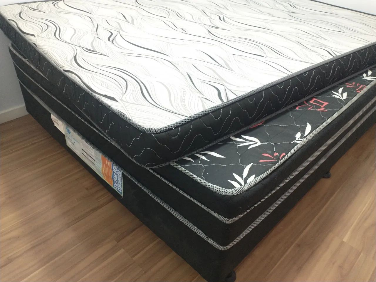 Cama box + colchão ( Semi-novo)