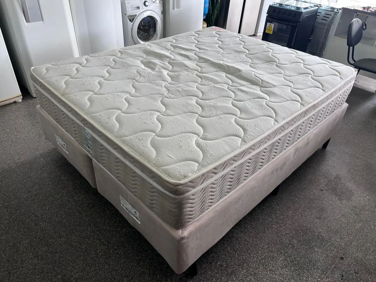 Cama box Queen size Colchão Ortobom molas ensacandas  - Foto 4