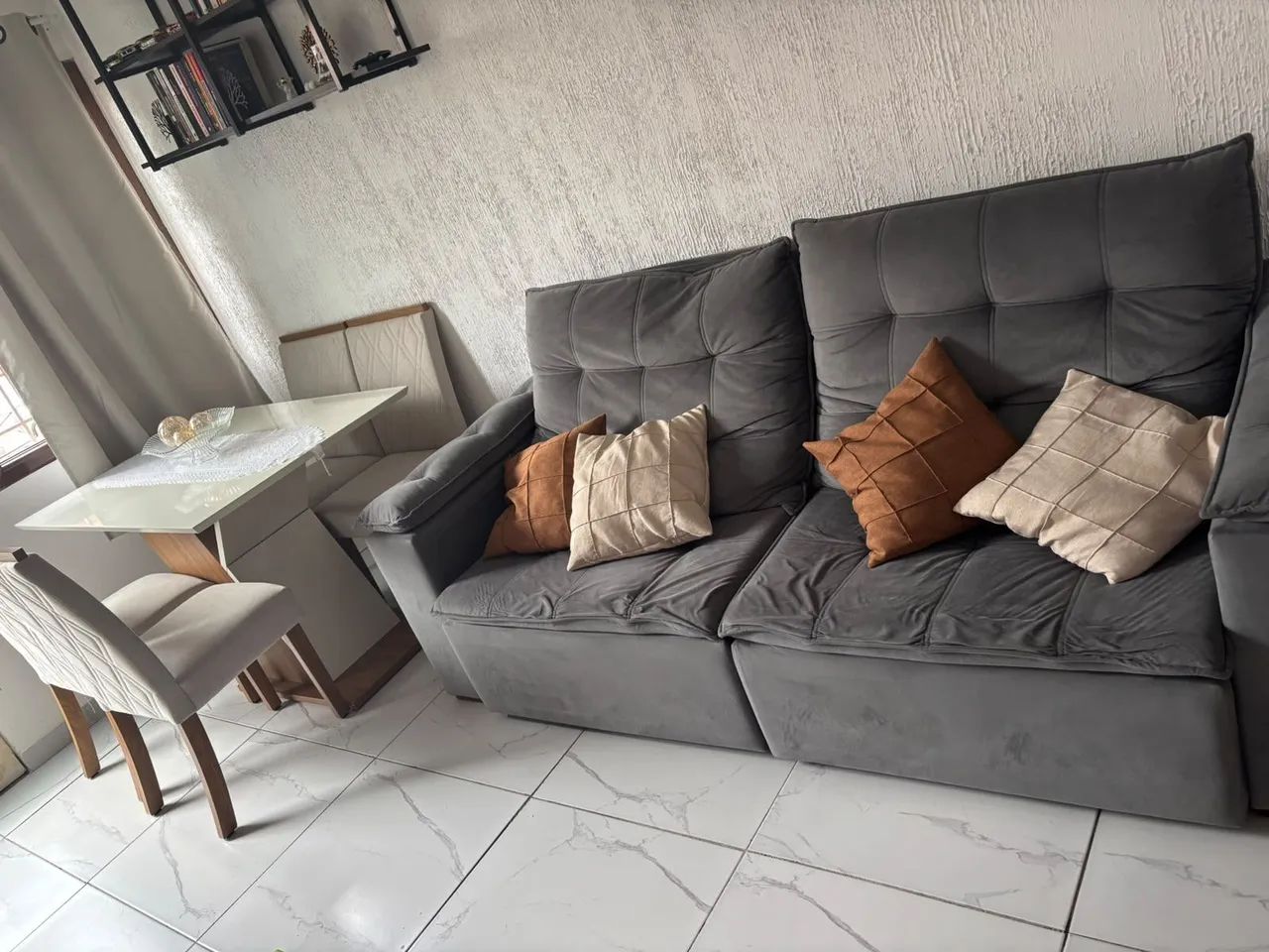 Conjunto de Sofá + Mesa c/4 cadeiras - Seminovo - Foto 2