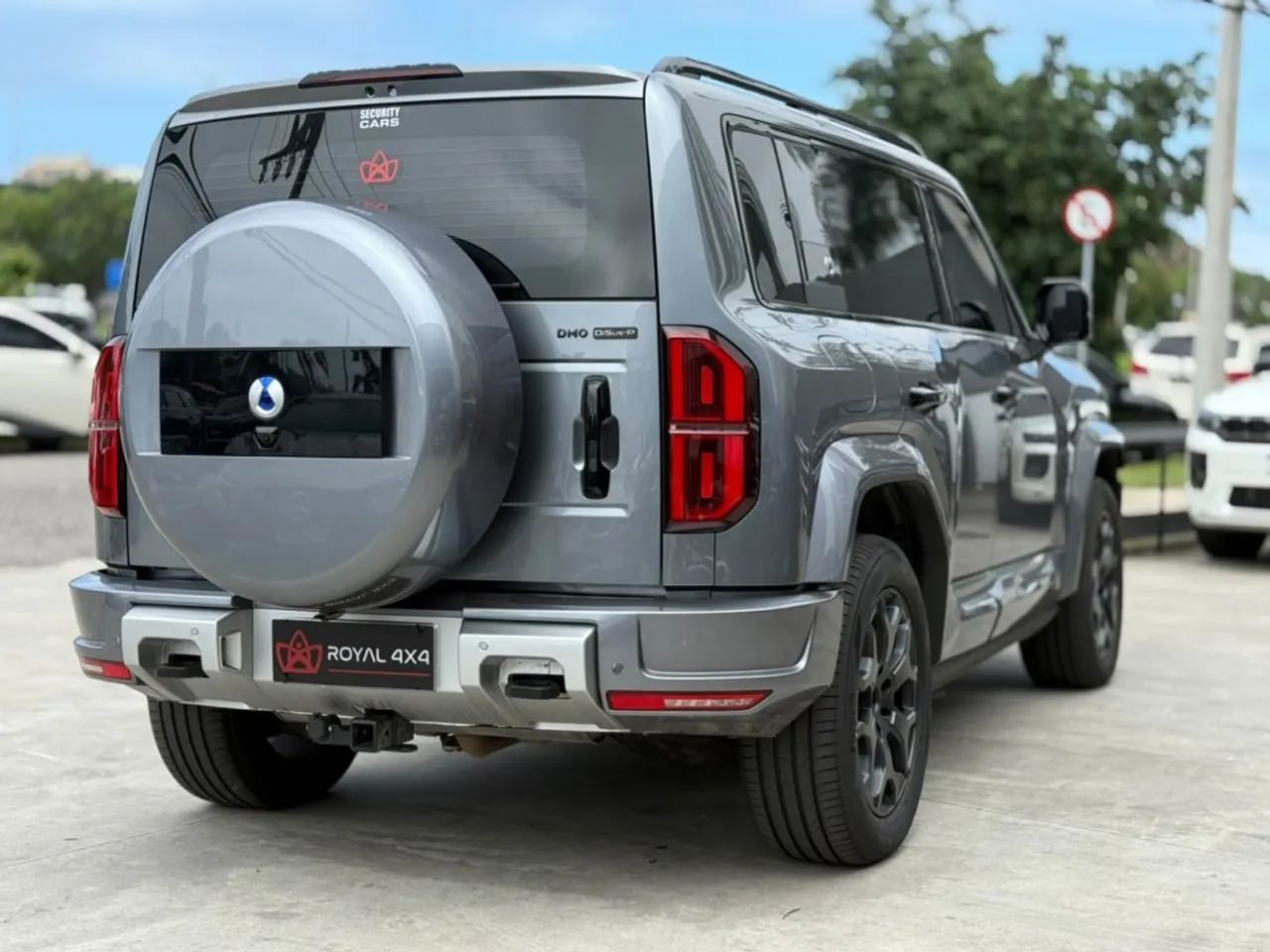 Denza B5 SUV híbrido plug-in, foto 4 de 12