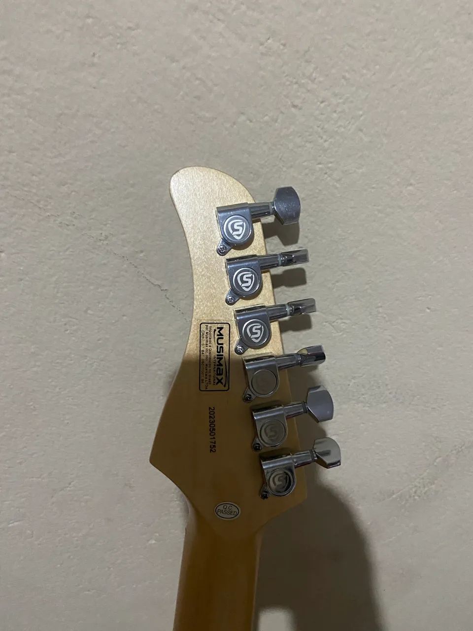 Guitarra Stringberg regulada, blindada e com mini humbucker - Foto 5