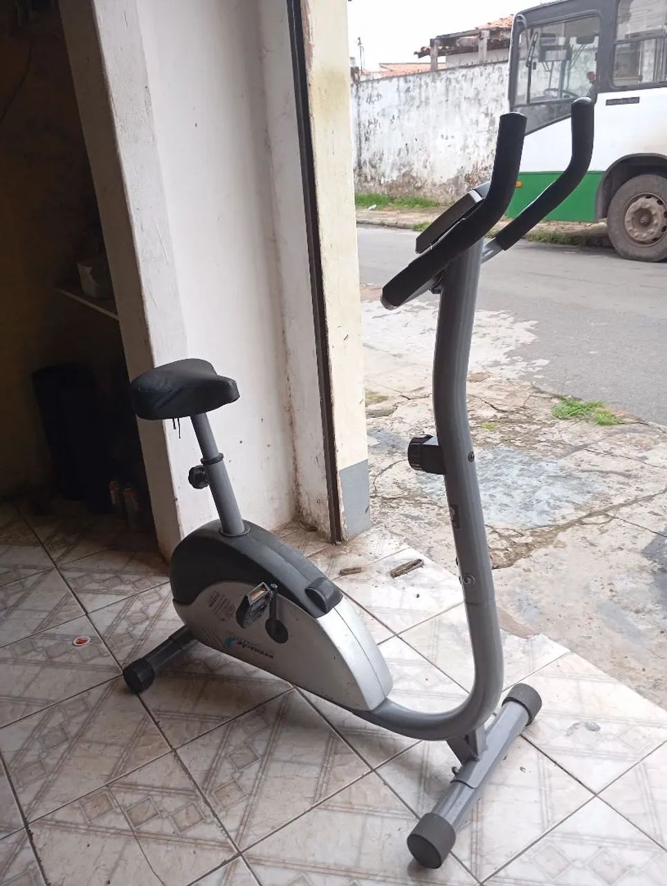 Bicicleta ergométrica Magnética 150kg - Foto 2