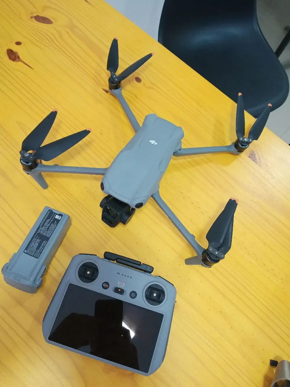Drone DJI AIR 3 STANDARD com RC2 seminovo 