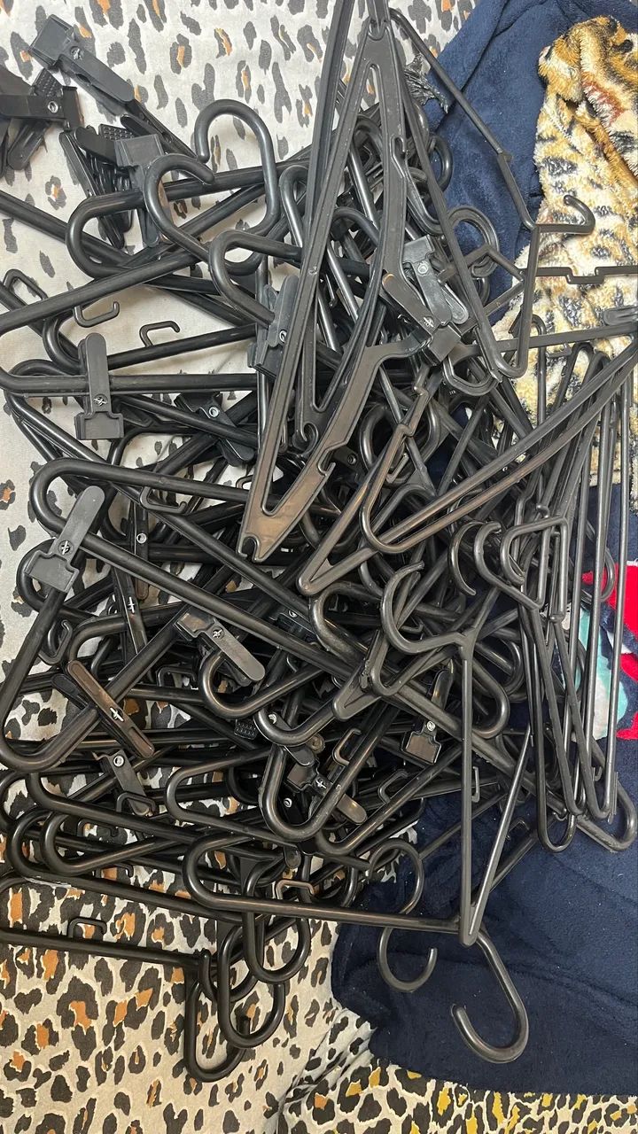 Cabides de copinho preto e cabides com pregas  - Foto 3
