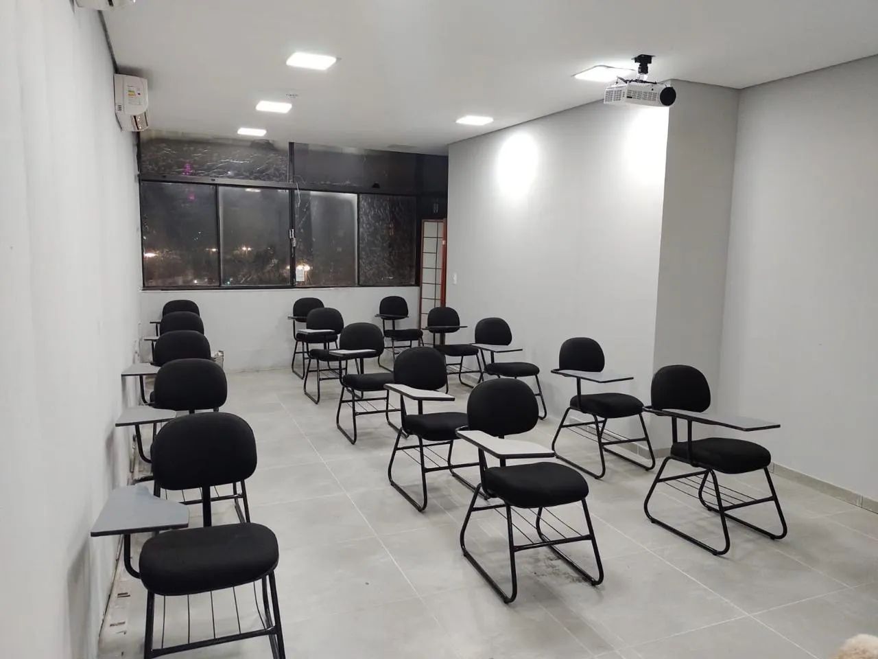 18 Cadeiras Universitárias Estofadas com Prancheta | R$ 160 cada | Aceito Propostas