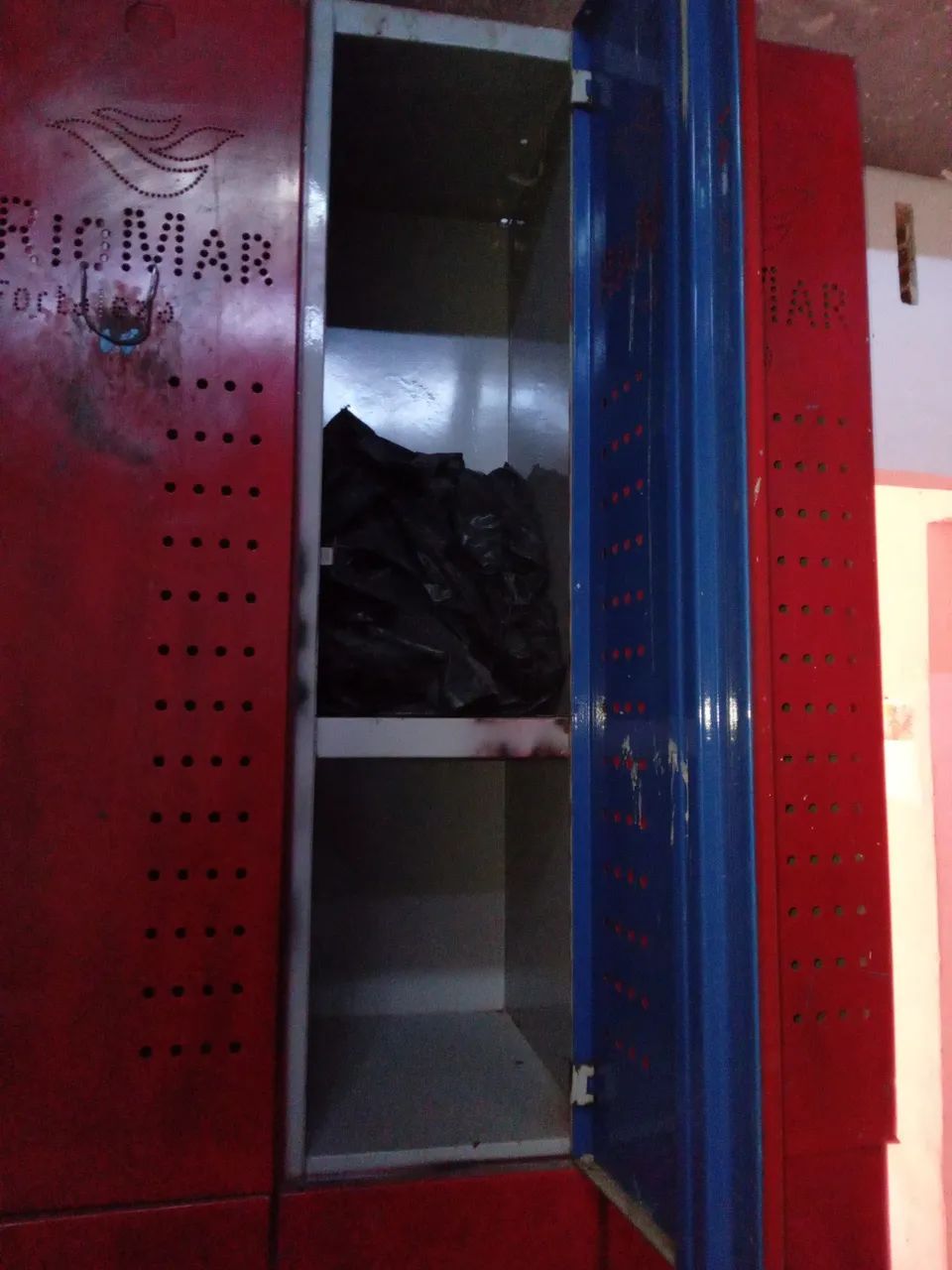 ARMARIO ROUPEIRO EM AÇO 8 PORTAS - Foto 4