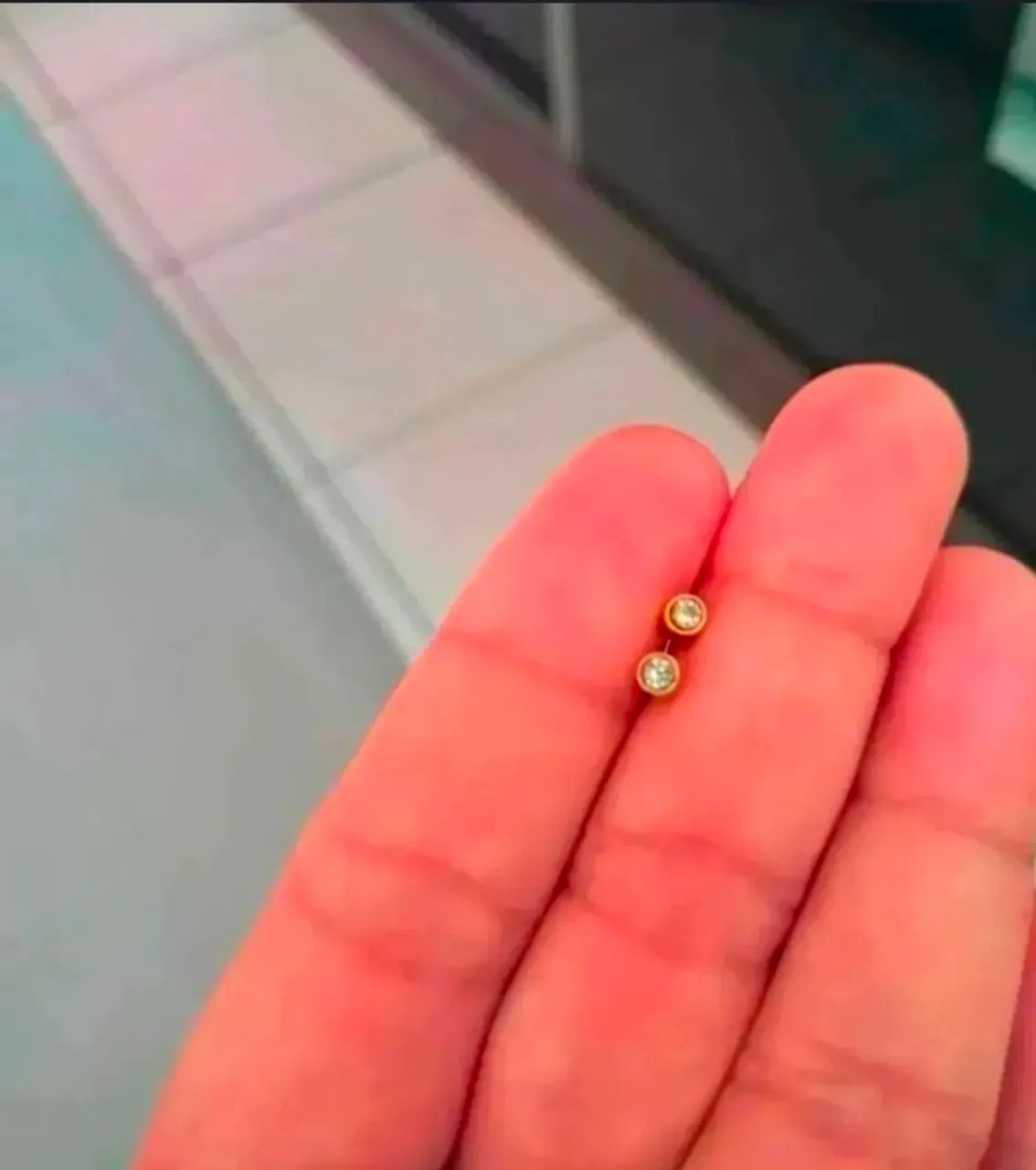 Vendo 2 brincos com zirconia  - Foto 4