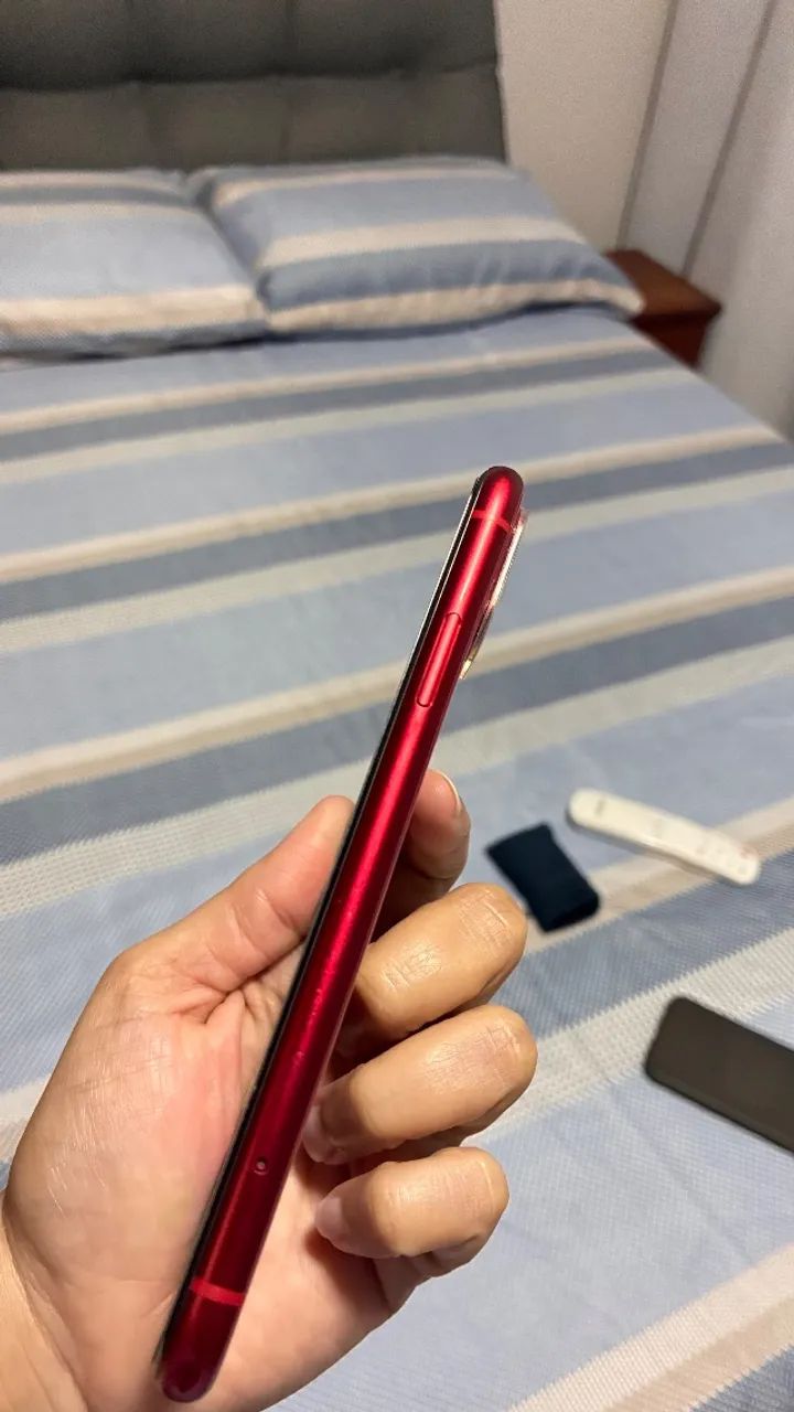 VENDO IPHONE 11 RED 128GB iOS 26/27 + brindes - Foto 2