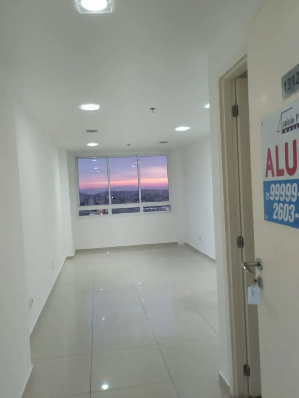 Alugo Sala comercial no Edifício Icon na  Estrela do Norte - São Gonçalo - RJ.