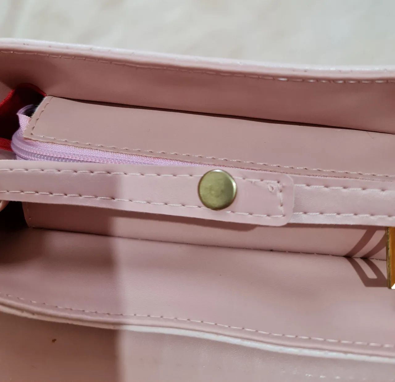 BOLSA MOCHILA ROSA SEMI NOVA PRATICAMENTE SEM USO  - Foto 3