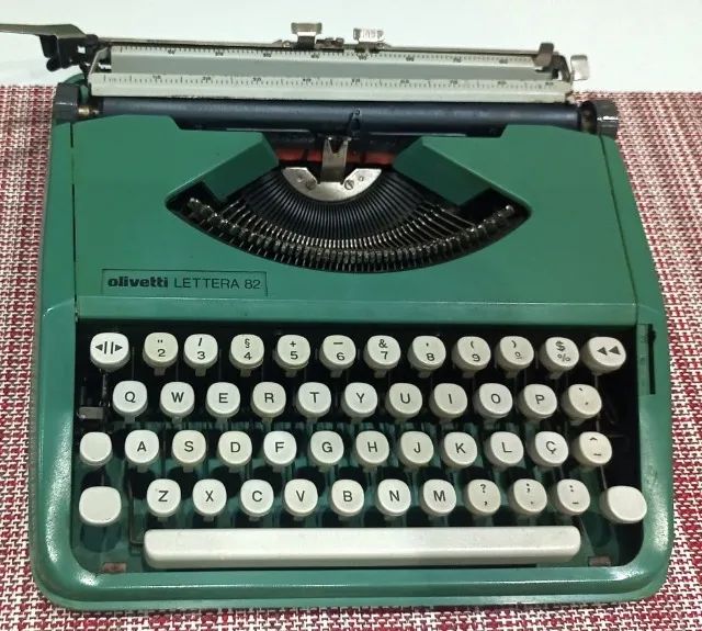 Máquina de escrever Olivetti456502345445550080