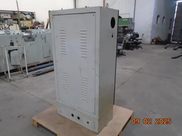 Painel elétrico com componentes - 0364962162682241123