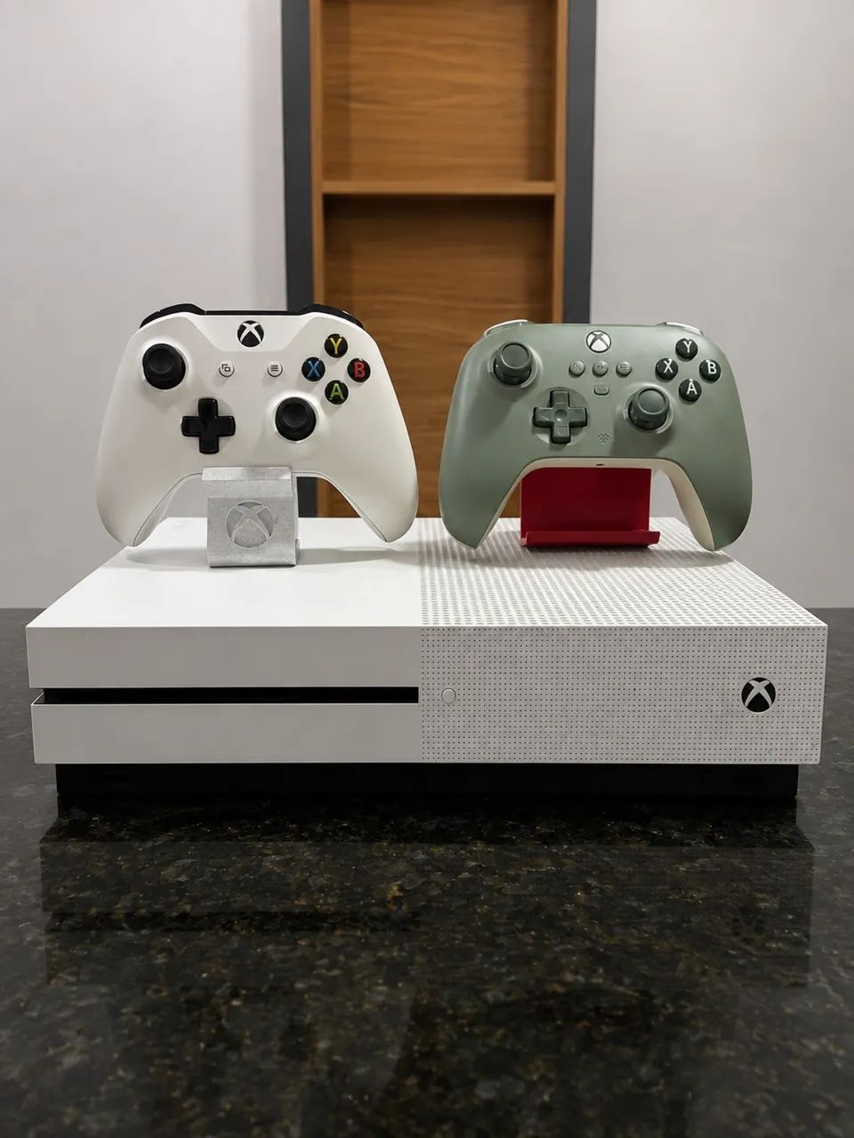 XBOX ONSE S - COM JOGOS 2 CONTROLES - Foto 2