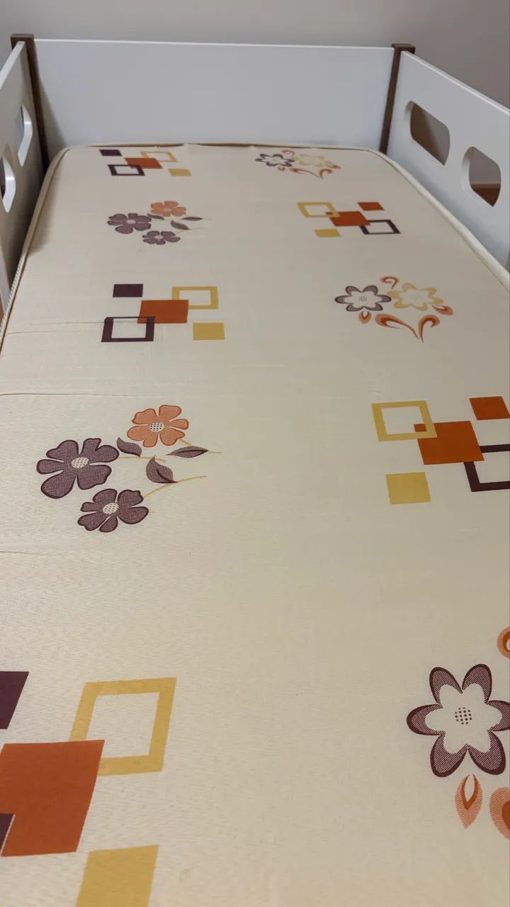 Cama Infantil de Madeira Branca com Grades + Colchão - Foto 4