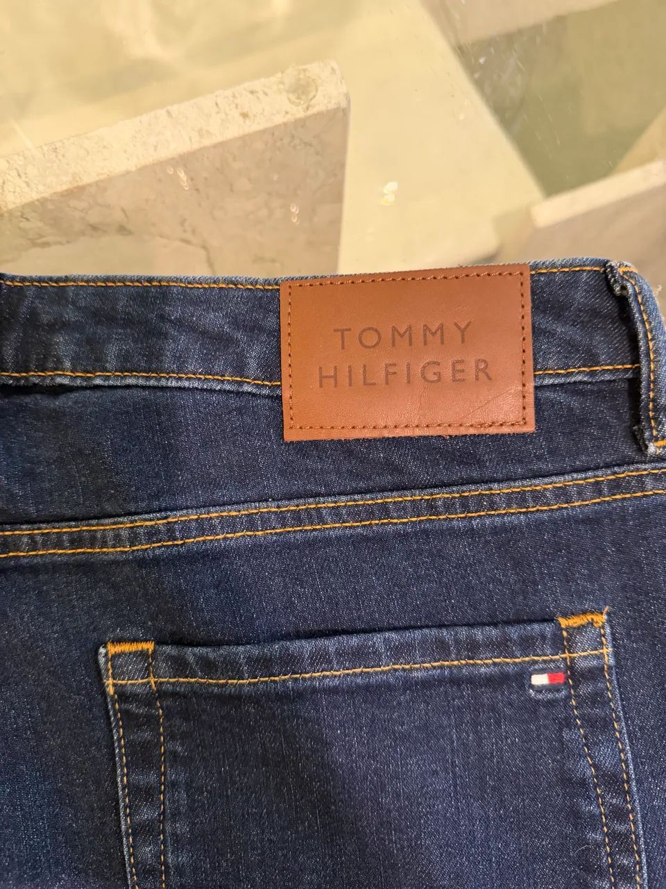 Vendo calça tommy Hilfiger original sem uso  - Foto 2